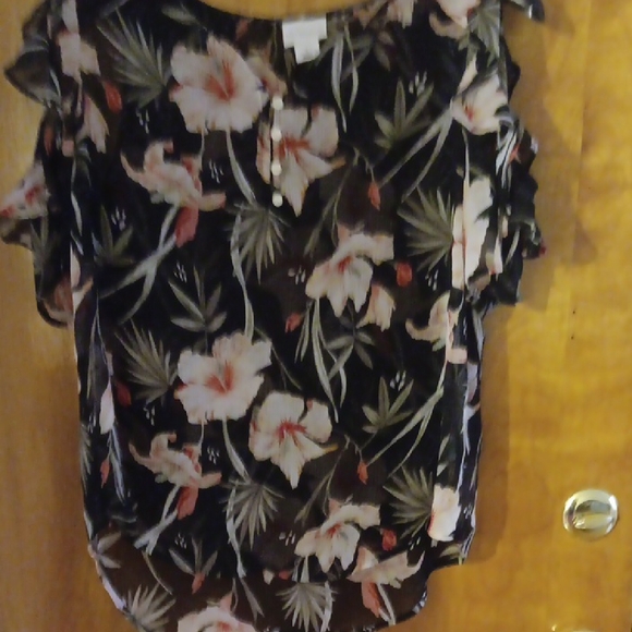 Liz Claiborne Tops - Liz Claiborne Black and White Ruffled Blouse L NWOT